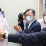 South Korea's President Moon Jae-visits SK hynix's hydrogen fluoride manufacturing facility in Icheon, Gyeonggi Province. / photo credit to Yonhap