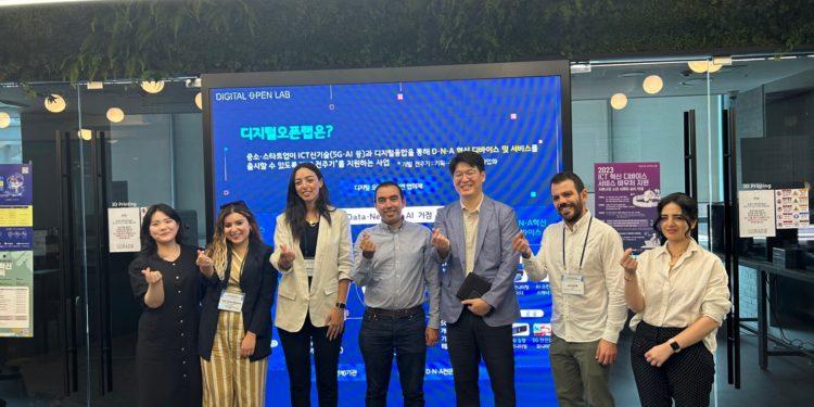 Tamer Taha, advisor to the Egyptian Ministry of International Development Cooperation (fourth from left), and Lee Byung-hyun, team leader of the Gyeonggi Business and Science Accelerator’s Techno Valley Planning Team (fifth from left) (Photo: beSUCCESS)